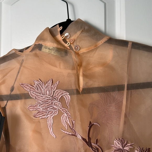 RICH RADI Q'S NEW YORK Silk Peach Embroidered Tie-Neck Blouse Size Medium - Picture 6 of 8